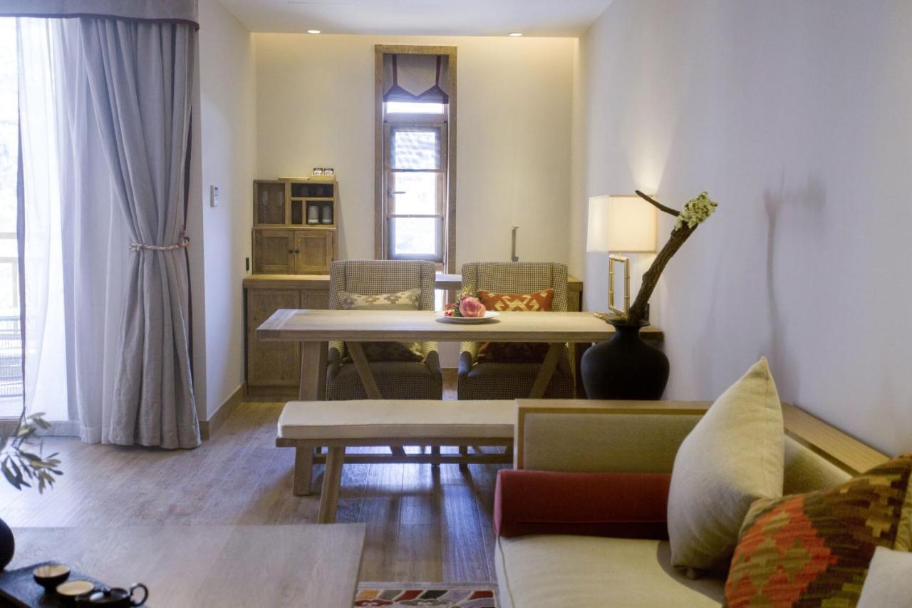 Hotel LUX* Tea Horse Road Benzilan Esterno foto